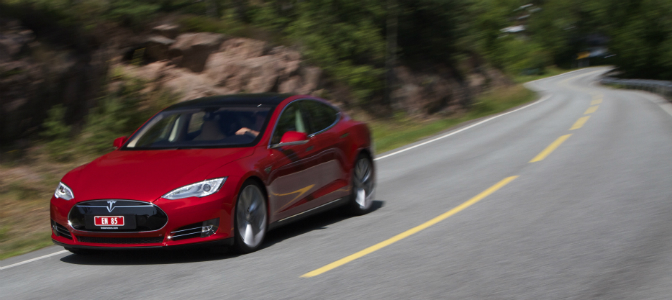 Model S trives utmerket på svingete landevei