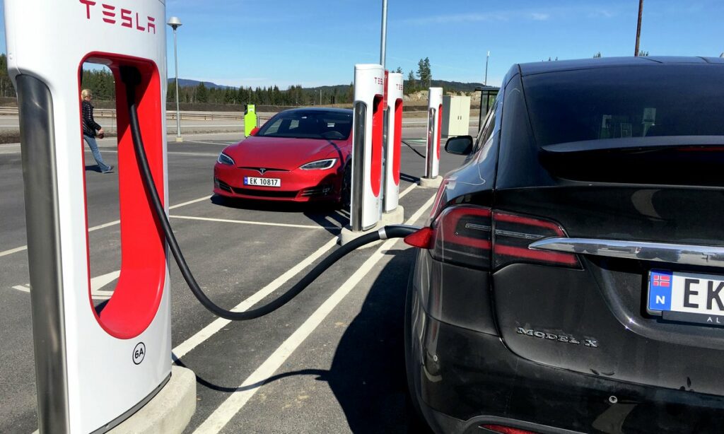 Første klassiske Tesla-superlader forsvinner - Norsk elbilforening