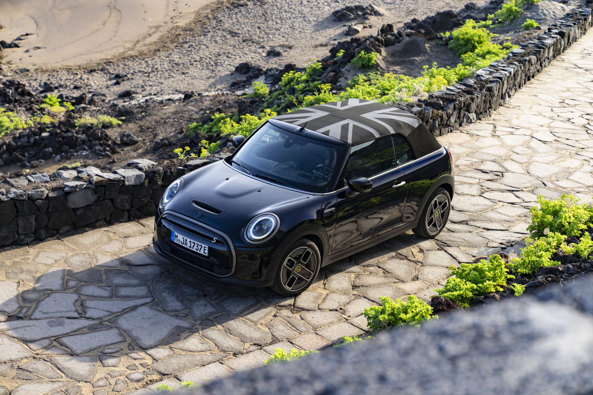 Mini Cooper SE Cabriolet: Verdens første el-cab - Norsk elbilforening
