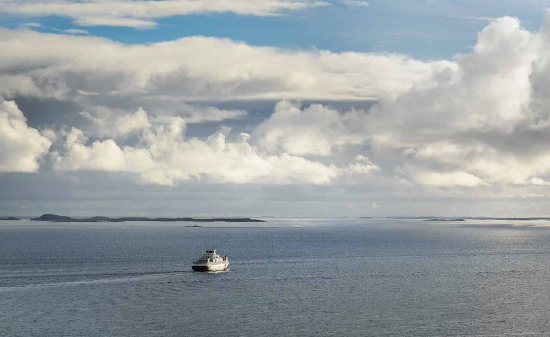 Bildet viser Grønsvik, Nasjonal turistveg Helgelandskysten.