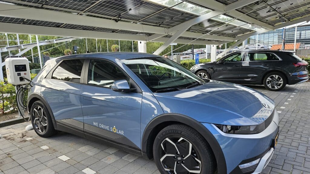 Hyundai Ioniq 5 lader med solenergi