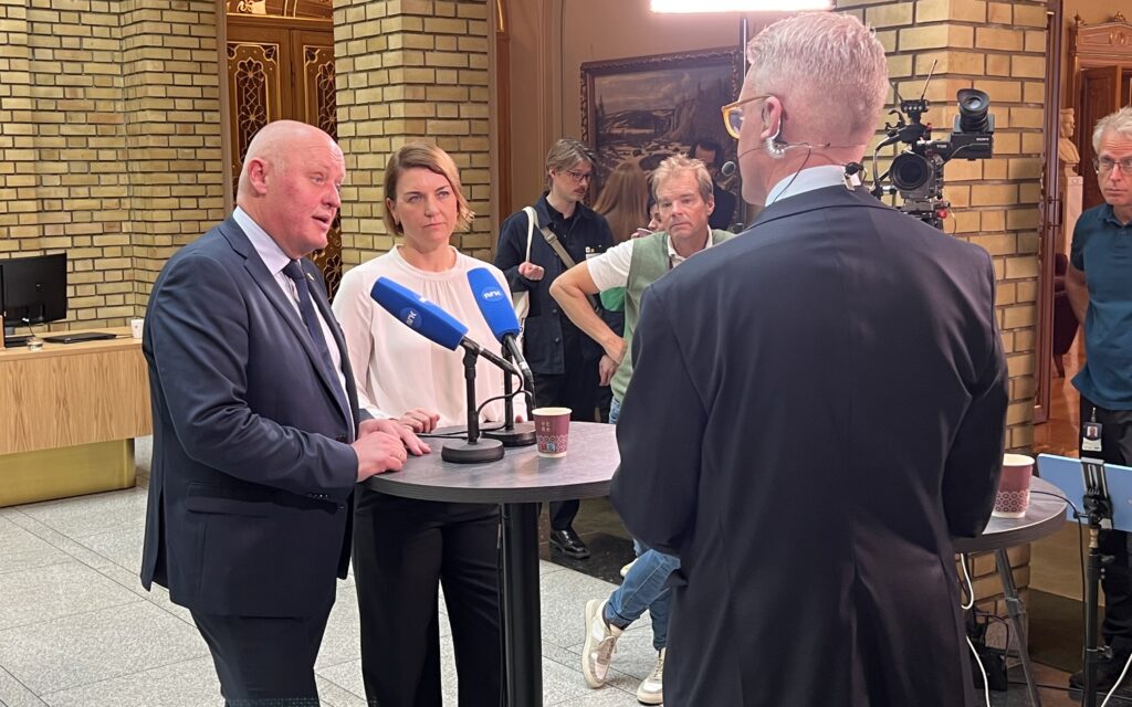 Intervju i Stortingets vandrehall